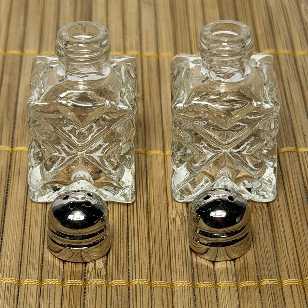 Vtg Star Glass Works Pressed Glass & Silverplate Square Salt & Pepper Shakers - Picture 7 of 8